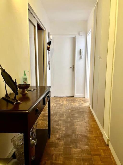 Eiffel Tower * Paris