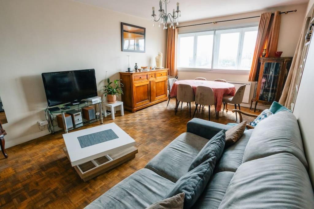 Eiffel Tower Apartment Paris