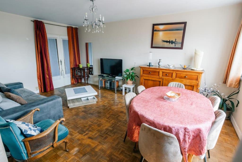 Eiffel Tower Apartment